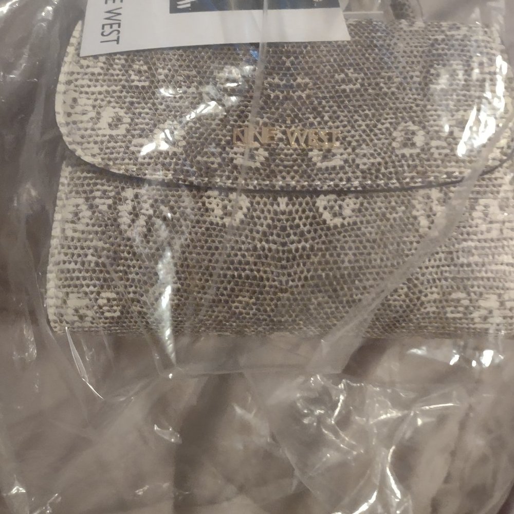 Clutch handbag